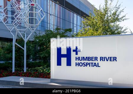 North York, Toronto, Canada - 23 settembre 2020: L'ingresso principale dell'Humber River Hospital a North York, Toronto, Canada Foto Stock