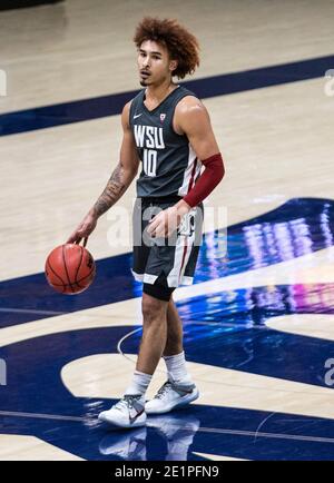 Berkeley, California, 7 gennaio 2021. Washington state Cougars guardia Isaac Bonton (10) stabilisce il gioco durante la NCAA Men's Basketball game tra Washington state Cougars e California 71-60 vincere al Hass Pavilion Berkeley Calif. Thurman James/CSM/Alamy Live News Foto Stock