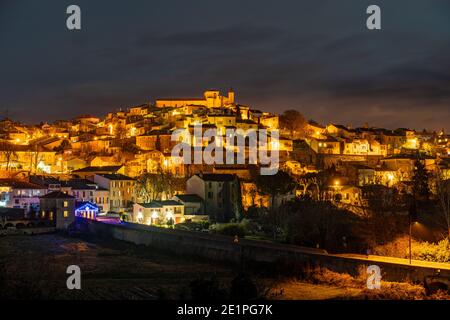 Vista notturna del villaggio Valensole, Provenza, Francia Foto Stock