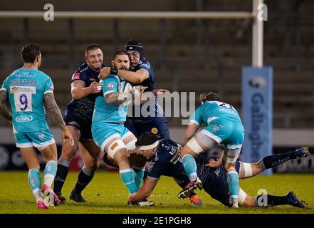 Vendita Sharks lock JP Du Preez e Valeri Morozov mietitrebbia Affrontare i Guerrieri Cornell du Preez durante la Gallagher Premiership Vendita di squali -V- Foto Stock