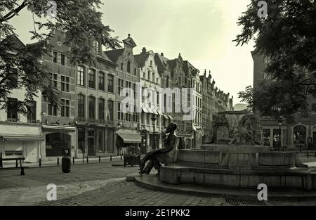 Bruxelles - Il Grasmarkt e Charles Buls fontana nella luce del mattino. Foto Stock