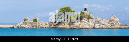 Croazia - il panorama con la statua della Vergine Maria in Trpanj sulla penisola Peliesac. Foto Stock