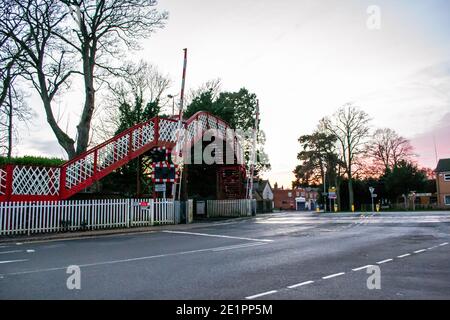 OAKHAM, RUTLAND, INGHILTERRA - 25 dicembre 2020: Attraversamento del livello di Oakham Foto Stock