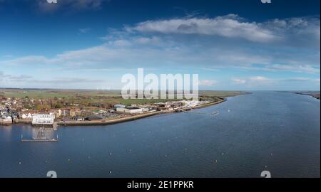 Vista panoramica aerea del fiume Crouch che guarda su Burnham su crouch Foto Stock