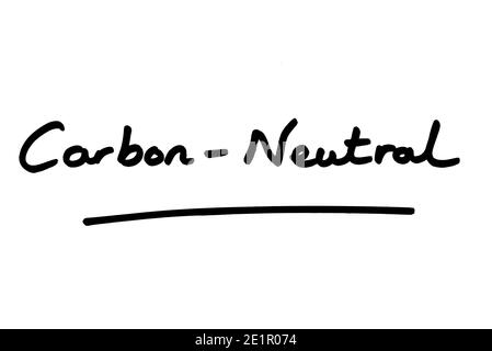 Carbon-Neutral scritto a mano su sfondo bianco. Foto Stock