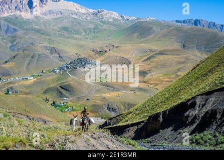 Vita quotidiana nel villaggio più alto dell'Azerbaigian. Khinalig villaggio, Quba regione, Azerbaigian. Foto Stock