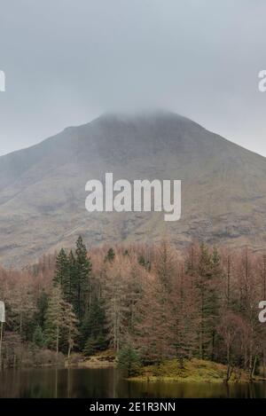 Splendida immagine paesaggistica di Torren Lochan a Glencoe in scozzese Highlands in un giorno invernale Foto Stock