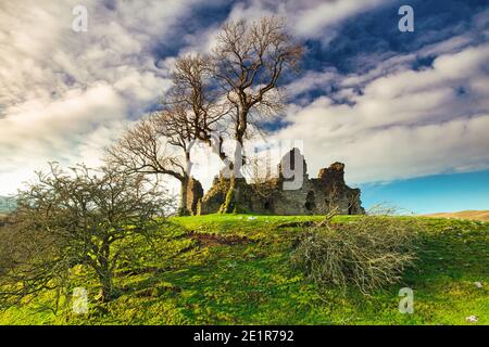 Immagine paesaggistica del Castello di Pendragon vicino a Kirkby Stephen, Yorkshire Dales National Park, Inghilterra, Regno Unito. Foto Stock