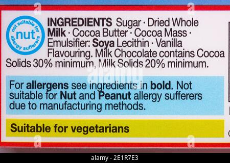 Ingredienti su scatola di Paddington Wellington al cioccolato al latte stivali stivali wellington al cioccolato al latte cavo non adatti per l'allergia alle noci malati Foto Stock