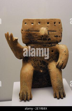 Figura che rappresenta un capo. Cultura Quimbaya (100-1500 d.C.). Colombia. Museo delle Americhe. Madrid, Spagna. Foto Stock