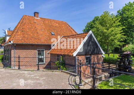 Storico mulino ad acqua Molenhuisje nel centro di Ootmarsum, Paesi Bassi Foto Stock