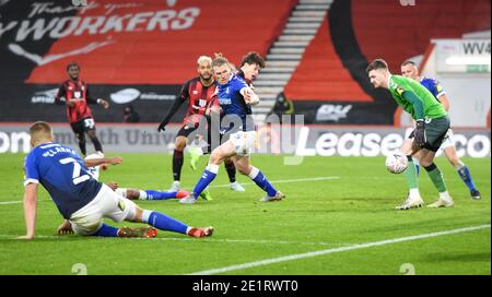 Bournemouth, Regno Unito. 09 gennaio 2021. Rodrigo Riquelme di Bournemouth segna il secondo gol del suo fianco durante la partita della fa Cup al Vitality Stadium, Bournemouth Picture di Jeremy Landey/Focus Images/Sipa USA 09/01/2021 Credit: Sipa USA/Alamy Live News Foto Stock