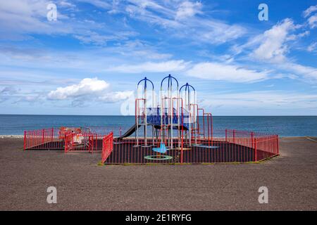 Parco giochi sul lungomare di Llandudno Galles del Nord Regno Unito Foto Stock