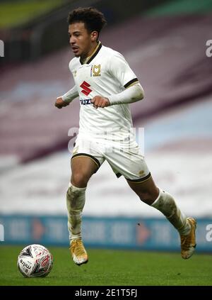 Matthew Sorinola di Milton Keynes Dons durante la terza partita degli Emirates fa Cup a Turf Moor, Burnley. Foto Stock