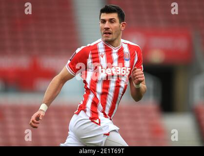 Stoke City's Danny Batth durante la terza partita degli Emirates fa Cup allo stadio bet365, Stoke. Foto Stock