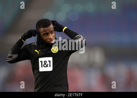 Lipsia, Germania. 09 gennaio 2021. Calcio: Bundesliga, RB Leipzig - Borussia Dortmund, Matchday 15 alla Red Bull Arena. Youssoufa Moukoko di Dortmund entra nello stadio. Credit: Jan Woitas/dpa/dpa-Zentralbild/dpa/Alamy Live News Foto Stock