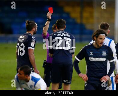 Southend, Regno Unito. 09 gennaio 2021. SOUTHEND, INGHILTERRA - GENNAIO 09: Greg Halford di Southend United ottiene la Red Card durante la Sky Bet League due tra Southend United e Barrow FC al Roots Hall Stadium, Southend, Regno Unito il 09 Gennaio 2021 Credit: Action Foto Sport/Alamy Live News Foto Stock