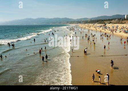 Un intenso venerdì pomeriggio sulla spiaggia di Santa Monica. Los Angeles, California, Stati Uniti. 30 ago 2019 Foto Stock