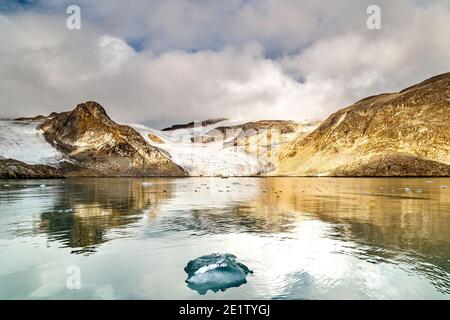 Ghiaccio, ghiacciai e costa di Hamilton Bay, Svalbard Foto Stock