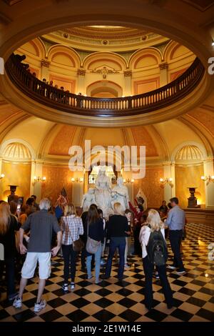 Sacramento, California, Stati Uniti. 14 Marzo 2017. All'interno del Campidoglio dello stato della California. Il Campidoglio della California è la sede del governo della California, situato a Sacramento, la capitale della California. L'edificio ospita le camere del Parlamento di Stato della California, composte dall'Assemblea di Stato della California e dal Senato di Stato della California, insieme all'ufficio del Governatore della California. Credit: Ruaridh Stewart/ZUMA Wire/Alamy Live News Foto Stock