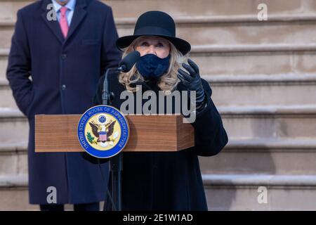 New York, Stati Uniti. 09 gennaio 2021. NEW YORK, NY - GENNAIO 09: La donna del congresso Carolyn Maloney (D-NY) parla durante una conferenza stampa al Municipio il 9 gennaio 2021 a New York City. Il sindaco di Blasio si è Unito ai membri del Congresso e ha chiesto un rapido impeachment del presidente Donald Trump in seguito al violento assedio del Campidoglio da parte dei sostenitori di Trump che hanno lasciato cinque morti. Credit: Ron Adar/Alamy Live News Foto Stock