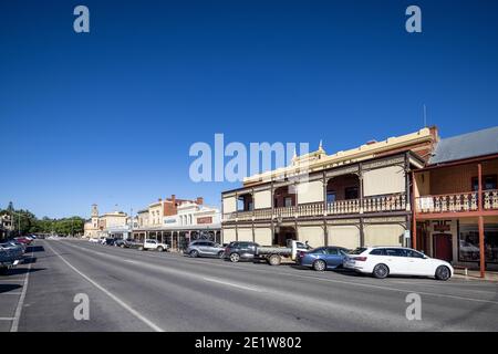 19 Dicembre 2020 Beechworth Australia : Vista esterna del Commercial Hotel a Beechworth, Victoria, Australia Foto Stock