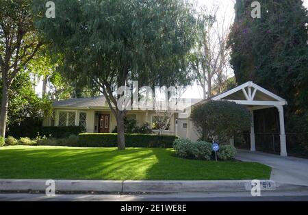 Studio City California, USA 9 gennaio 2021 UNA visione generale dell'atmosfera di ex residenza/casa dell'attore Kevin McCarthy a 12425 Sarah Street il 9 gennaio 2021 a Studio City, California, USA. Foto di Barry King/Alamy Stock foto Foto Stock