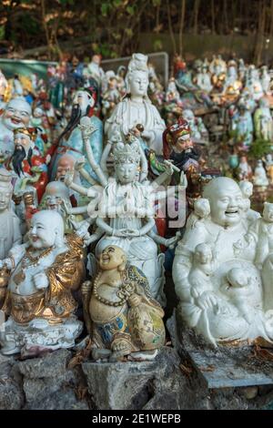 Divinità abbandonate nella tenuta di Wah fu, Hong Kong Foto Stock