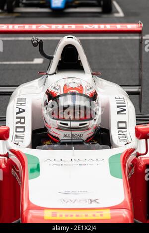 Vallelunga, Italia 5 dicembre 2020, weekend di gare Aci. Vista frontale ritratto del pilota di formula car in cabina con casco Foto Stock