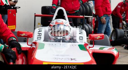 Vallelunga, Italia 5 dicembre 2020, weekend di gare Aci. Vista frontale ritratto del pilota di formula car in cabina con casco Foto Stock