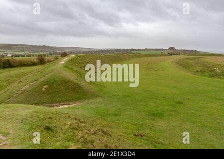 Figsbury Ring, un forte collinare insolitamente progettato dell'Età del ferro, che contiene un recinto più piccolo, forse neolitico, vicino Salisbury, Wiltshire, Regno Unito. Foto Stock