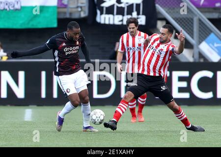 ROTTERDAM, PAESI BASSI - GENNAIO 10: L-R: Leroy Fer di Feyenoord, Adil Auassar di Sparta Rotterdam durante la partita olandese di Eredivisie tra Sparta Rotterdam e Feyenoord a Het Kasteel il 10 gennaio 2021 a Rotterdam, Paesi Bassi (Foto di Herman Dingler/BSR AgencyOrange PicturesAlamy Live News) Foto Stock