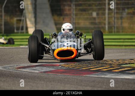 Imola Italia - 20 ottobre 2012: Ignota la guida della BRM P261-2 durante la sessione di prove libere sul circuito di Imola all'evento Luigi Musso Historic GP 2012, Italia. Foto Stock