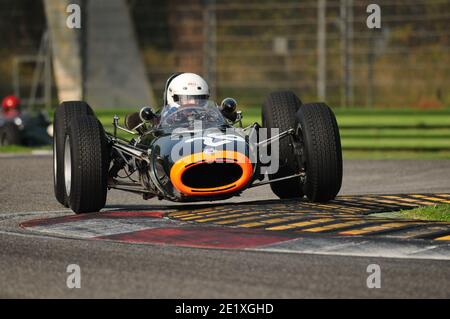 Imola Italia - 20 ottobre 2012: Ignota la guida della BRM P261-2 durante la sessione di prove libere sul circuito di Imola all'evento Luigi Musso Historic GP 2012, Italia. Foto Stock