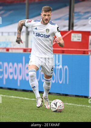 Crawley, Regno Unito. 10 gennaio 2021. Liam Cooper di Leeds si è Unito durante la partita della fa Cup al People's Pension Stadium, Crawley Picture di Nigel Bramley/Focus Images/Sipa USA 07827818829 10/01/2021 Credit: Sipa USA/Alamy Live News Foto Stock