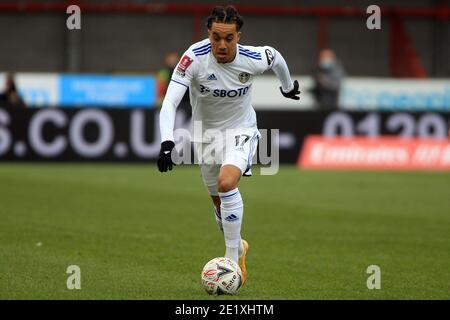 Crawley, Regno Unito. 10 gennaio 2021. Helder Costa di Leeds si è Unito in azione durante il gioco. Emirates fa Cup, 3° round match, Crawley Town contro Leeds Utd, al People's Pension Stadium, a Crawley, West Sussex, domenica 10 gennaio 2021. Questa immagine può essere utilizzata solo per scopi editoriali. Solo per uso editoriale, è richiesta una licenza per uso commerciale. Nessun utilizzo nelle scommesse, nei giochi o nelle pubblicazioni di un singolo club/campionato/giocatore. pic by Steffan Bowen/Andrew Orchard sports photography/Alamy Live news Credit: Andrew Orchard sports photography/Alamy Live News Foto Stock