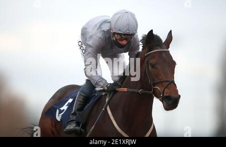 Action Hero guidato da Kieran Shoemark vince il Bombardier ÔMarch al tuo DrumÕ Maiden Stakes presso l'ippodromo di Southwell. Foto Stock