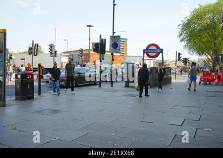 L'incrocio tra Turnpike Lane e Green Lanes in Wood Green, Londra, Inghilterra, Regno Unito Foto Stock