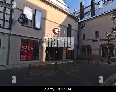 Sigmaringen, Germania - 01-09-2021: Fronte del negozio di abbigliamento di C e A, una catena multi-nazionale di moda veloce nel settore tessile, nel centro della città. Foto Stock