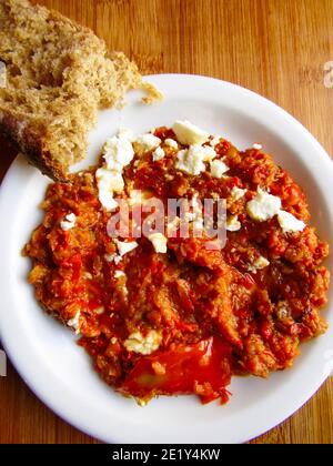 Htipiti (peperoncino rosso arrosto greco e salsa di formaggio Feta) Foto Stock