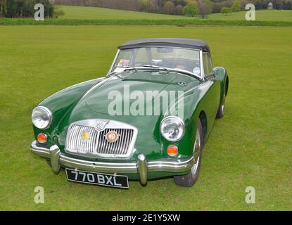 Classic Green MG UNA vettura sportiva. Foto Stock