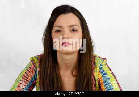 bella triste trenta anni donna travagliata avendo tristezza e. depressione sul viso Foto Stock