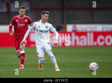 Crawley, Regno Unito. 10 gennaio 2021. Ezgjan Alioski di Leeds United durante la terza partita della fa Cup tra Crawley Town e Leeds United, la partita è stata chiusa a porte chiuse senza sostenitori a causa dell'attuale blocco del governo pandemico COVID-19 presso il People's Pension Stadium di Crawley, Inghilterra, il 10 gennaio 2021. Foto di Liam McAvoy/prime Media Images. Credit: Prime Media Images/Alamy Live News Foto Stock