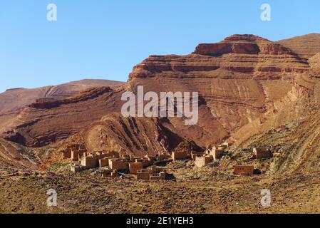 Remoto villaggio rurale nelle montagne dell'Atlante Foto Stock