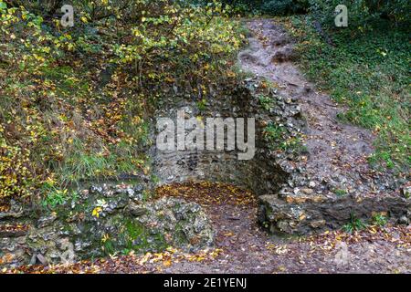 Alcova nel lato dell'anfiteatro romano, Silchester, Hampshire, Regno Unito. Foto Stock