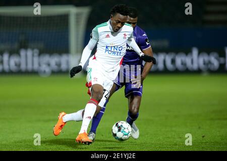 LEUVEN, BELGIO - GENNAIO 10: L-R: Kamal Sowah di OH Leuven durante la Pro League match tra OH Leuven e RSC Anderlecht allo stadio Eneco il 10 gennaio 2021 a Leuven, Belgio (Foto di Perry van de Leuvert/BSR AgencyOrange PicturesAlamy Live News) Foto Stock