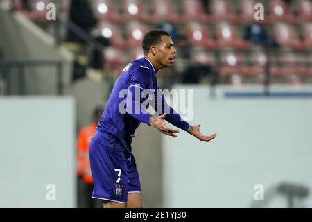 LEUVEN, BELGIO - GENNAIO 10: L-R: Lukas Nmecha di Anderlecht durante la Pro League match tra OH Leuven e RSC Anderlecht allo stadio Eneco il 10 gennaio 2021 a Leuven, Belgio (Foto di Perry van de Leuvert/BSR AgencyOrange PicturesAlamy Live News) Foto Stock