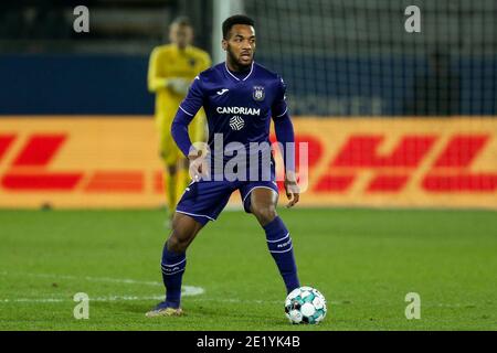 LEUVEN, BELGIO - GENNAIO 10: L-R: Hannes Delcroix di Anderlecht durante la Pro League match tra OH Leuven e RSC Anderlecht all'Eneco Stadium ON Foto Stock