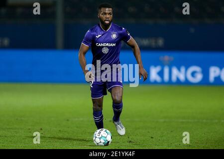 LEUVEN, BELGIO - GENNAIO 10: L-R: Kemar Lawrence di Anderlecht durante la Pro League match tra OH Leuven e RSC Anderlecht all'Eneco Stadium su J. Foto Stock