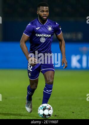 LEUVEN, BELGIO - GENNAIO 10: L-R: Kemar Lawrence di Anderlecht durante la Pro League match tra OH Leuven e RSC Anderlecht all'Eneco Stadium su J. Foto Stock